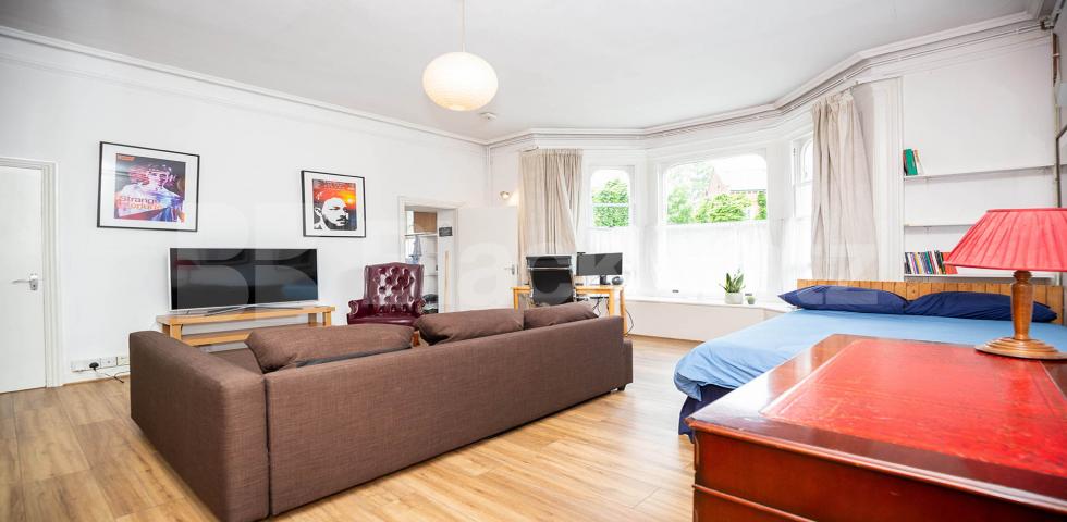 			Studio Apartment, 1 bath, 1 reception Studio			 Cromwell Avenue, Highgate